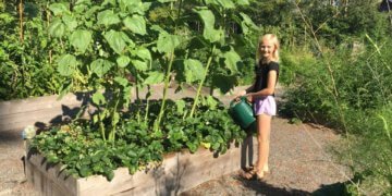 ‘Sliced my neck’: Mum lucky to be alive after awful gardening accident’