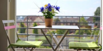 DIY this Outdoor Balcony Table to Top off Your Backyard